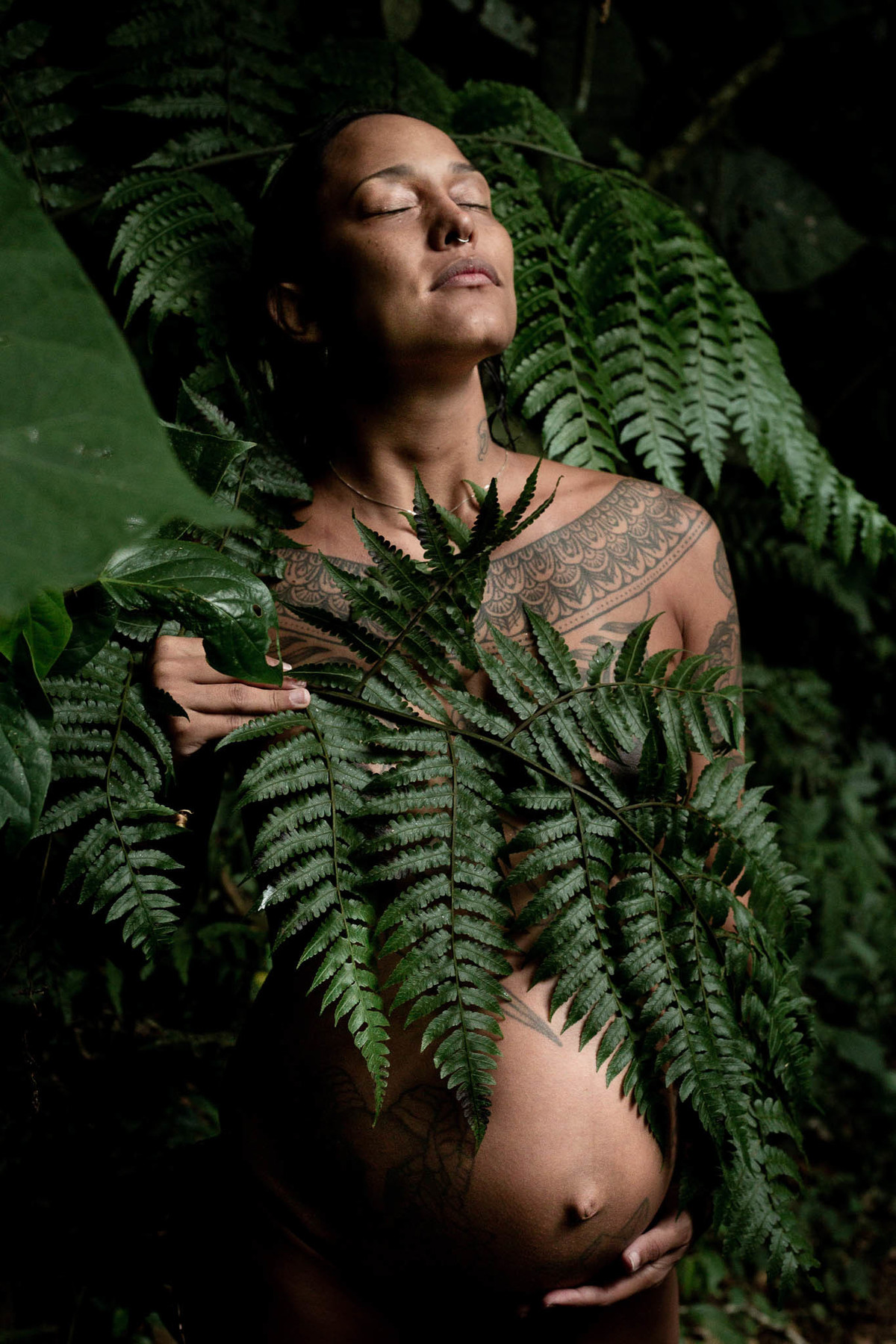 mulher-gravida-natureza