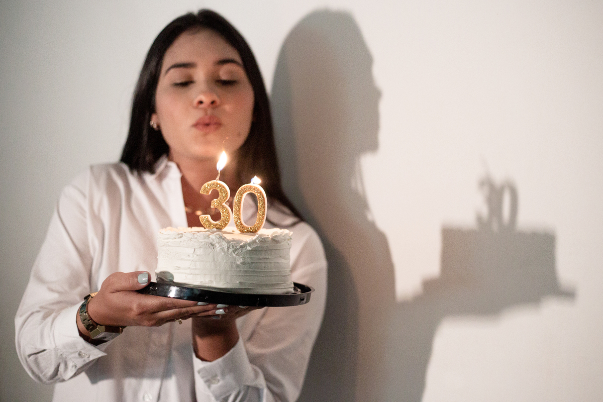 foto-feminina-bolo-aniversario