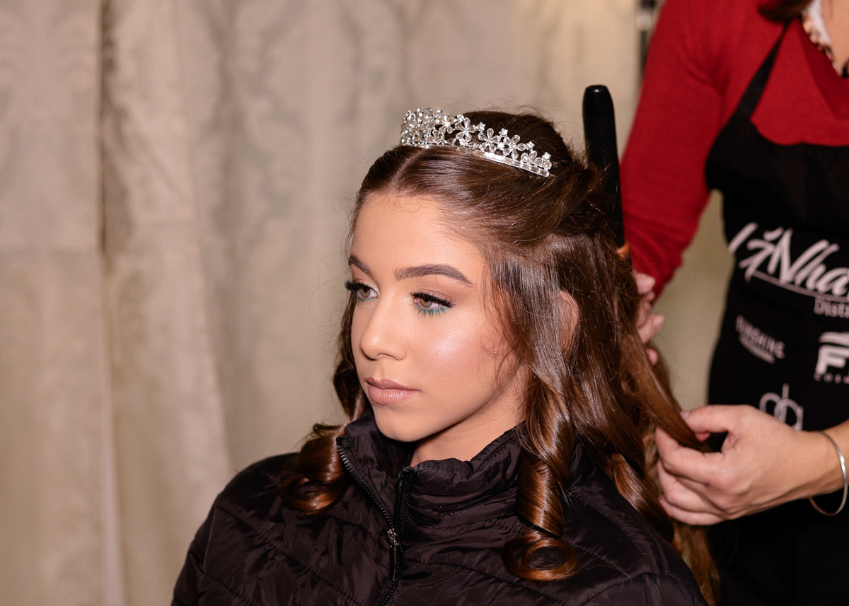 Making Of Realizando o penteado.