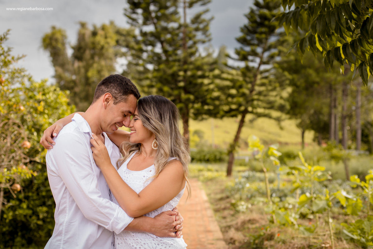 ensaio de casal pousada serra que chora itanhandu mg regiane barbosa fotografia espontaneidade e emocao a flor da pele