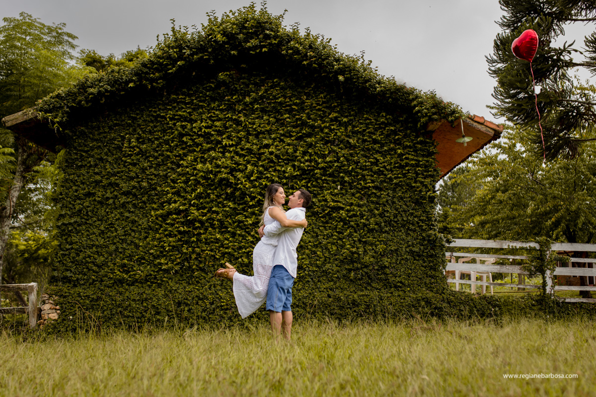 ensaio de casal pousada serra que chora itanhandu mg regiane barbosa fotografia espontaneidade e emocao a flor da pele