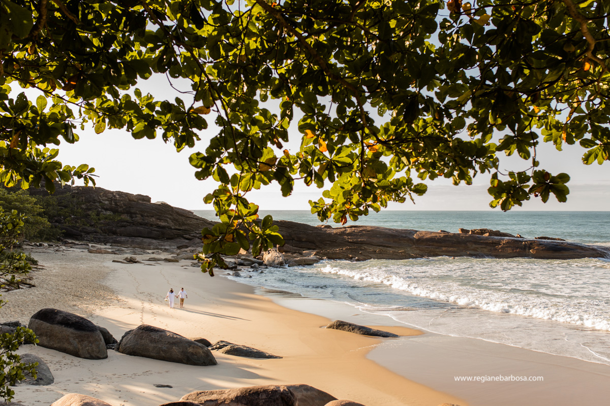 Fotografia de Casal Trindade Paraty RJ Regiane Barbosa fotografa em Cruzeiro SP