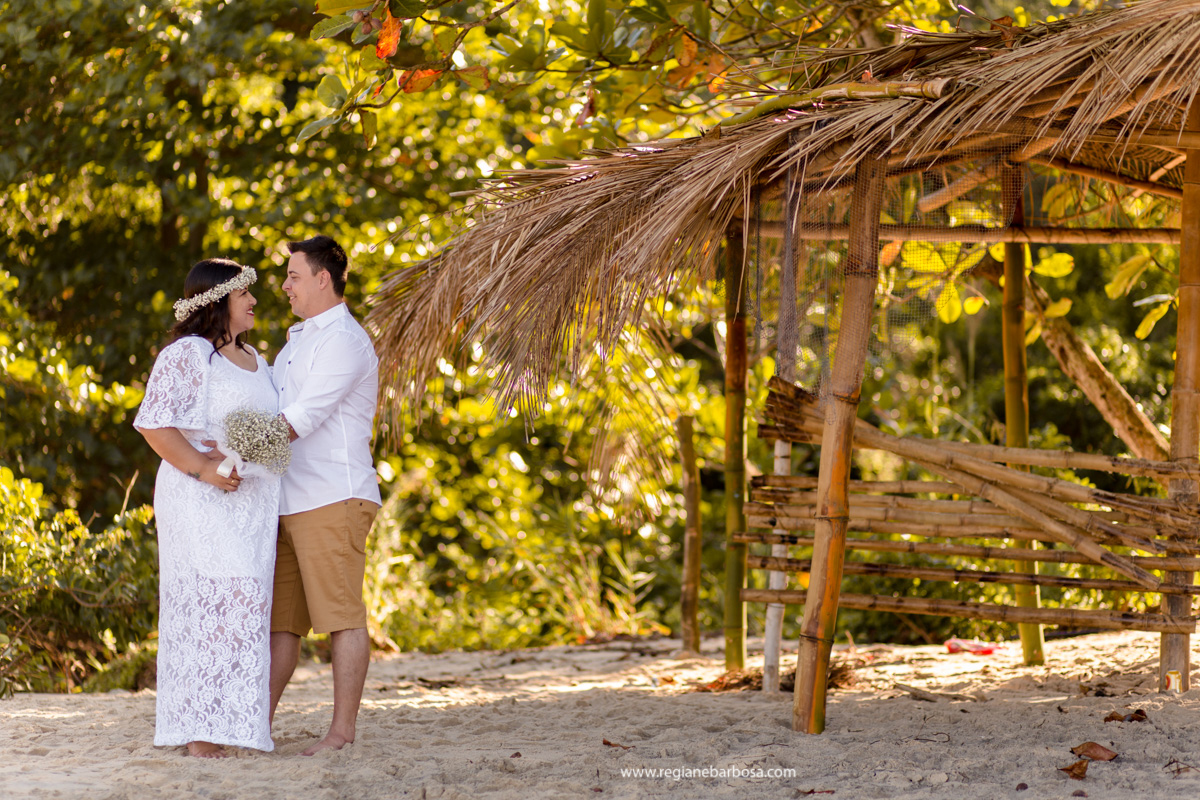 Fotografia de Casal Trindade Paraty RJ Regiane Barbosa fotografa em Cruzeiro SP