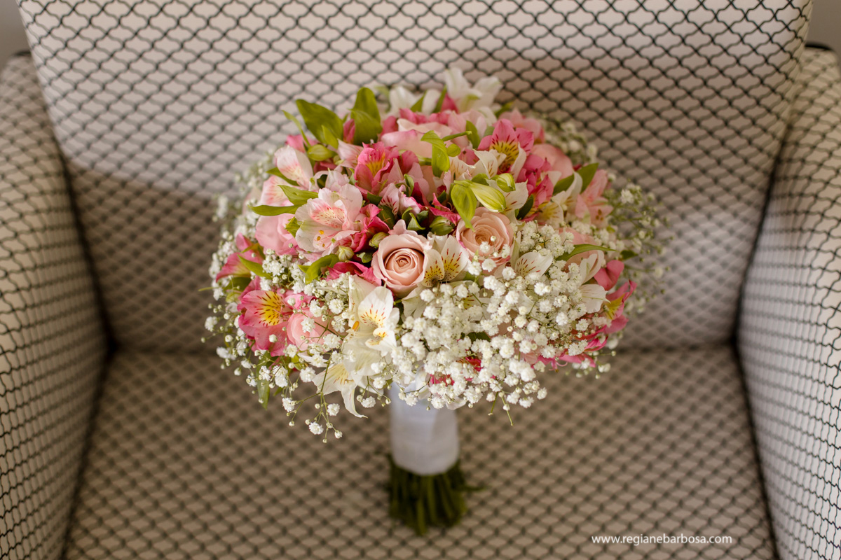 Casamento de dia Cachoeira Paulista Igreja Sao Sebastiao Regiane Barbosa Fotografia Passarela espelhada carro conversivel vermelho