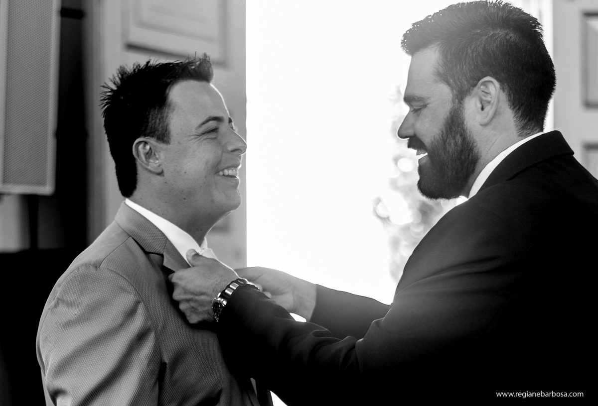 Casamento de dia Cachoeira Paulista Igreja Sao Sebastiao Regiane Barbosa Fotografia Passarela espelhada carro conversivel vermelho