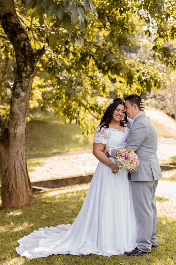 Casamento de dia Cachoeira Paulista Igreja Sao Sebastiao Regiane Barbosa Fotografia Passarela espelhada carro conversivel vermelho