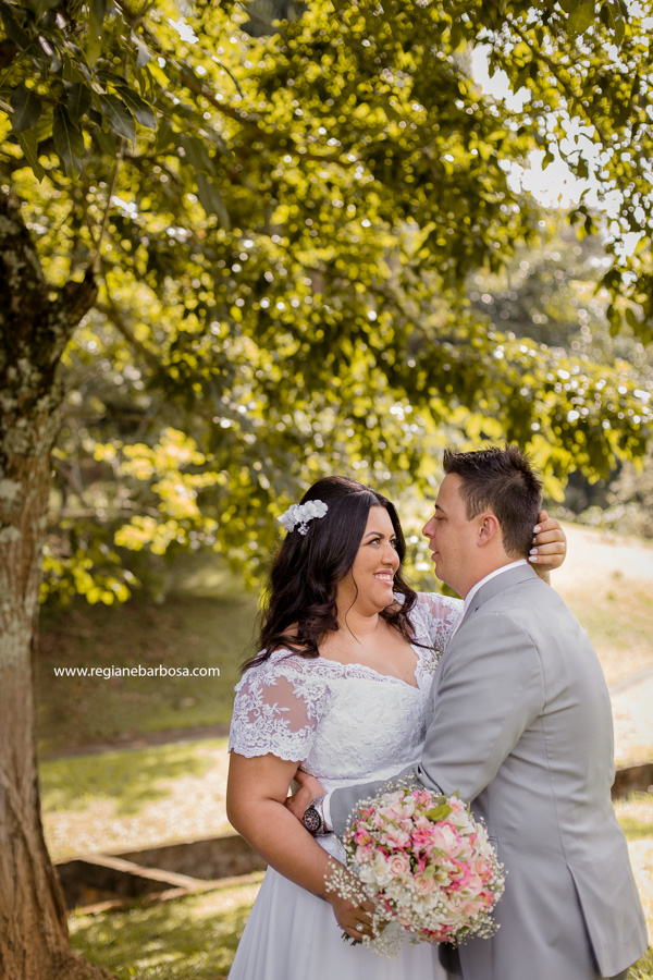 Casamento de dia Cachoeira Paulista Igreja Sao Sebastiao Regiane Barbosa Fotografia Passarela espelhada carro conversivel vermelho