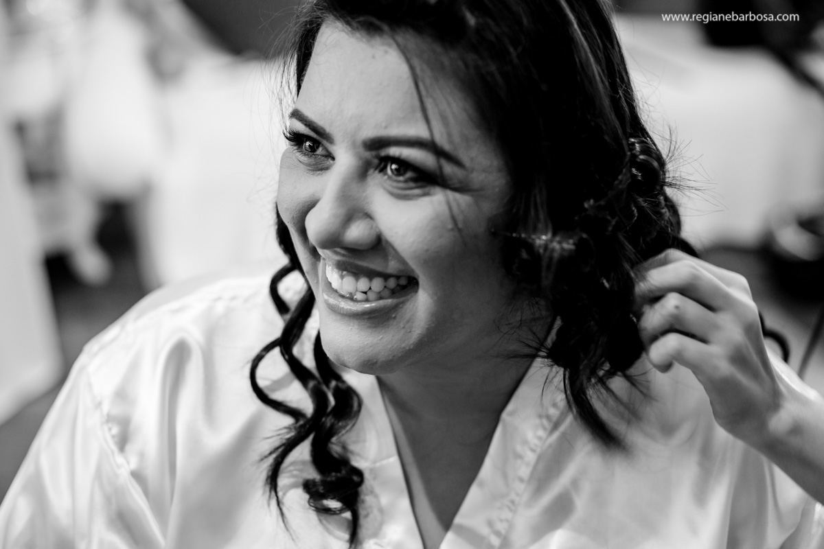 Casamento de dia Cachoeira Paulista Igreja Sao Sebastiao Regiane Barbosa Fotografia Passarela espelhada carro conversivel vermelho