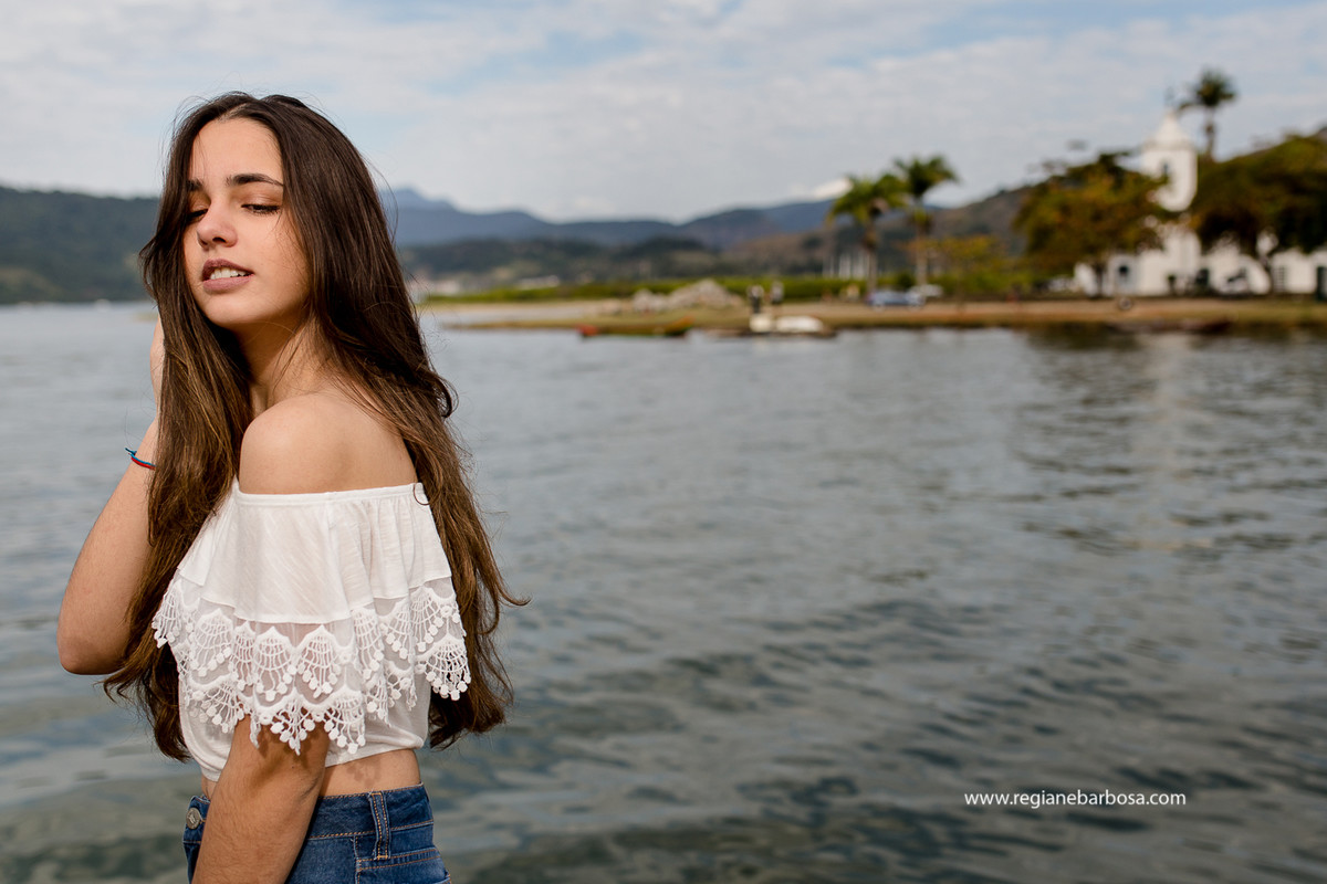 Fotografia Trindade Paraty RJ barco baloes ceu azul mar tranquilo ensaio 15 anos praia Regiane Barbosa Fotografia