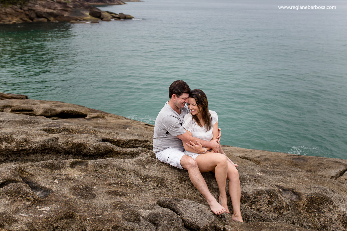 Fotografia de Casal Paraty Trindade RJ Regiane Barbosa Fotografa Vale do Paraiba