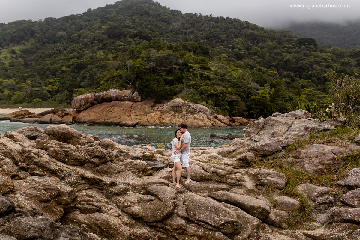 Fotografia de Casal Paraty Trindade RJ Regiane Barbosa Fotografa Vale do Paraiba