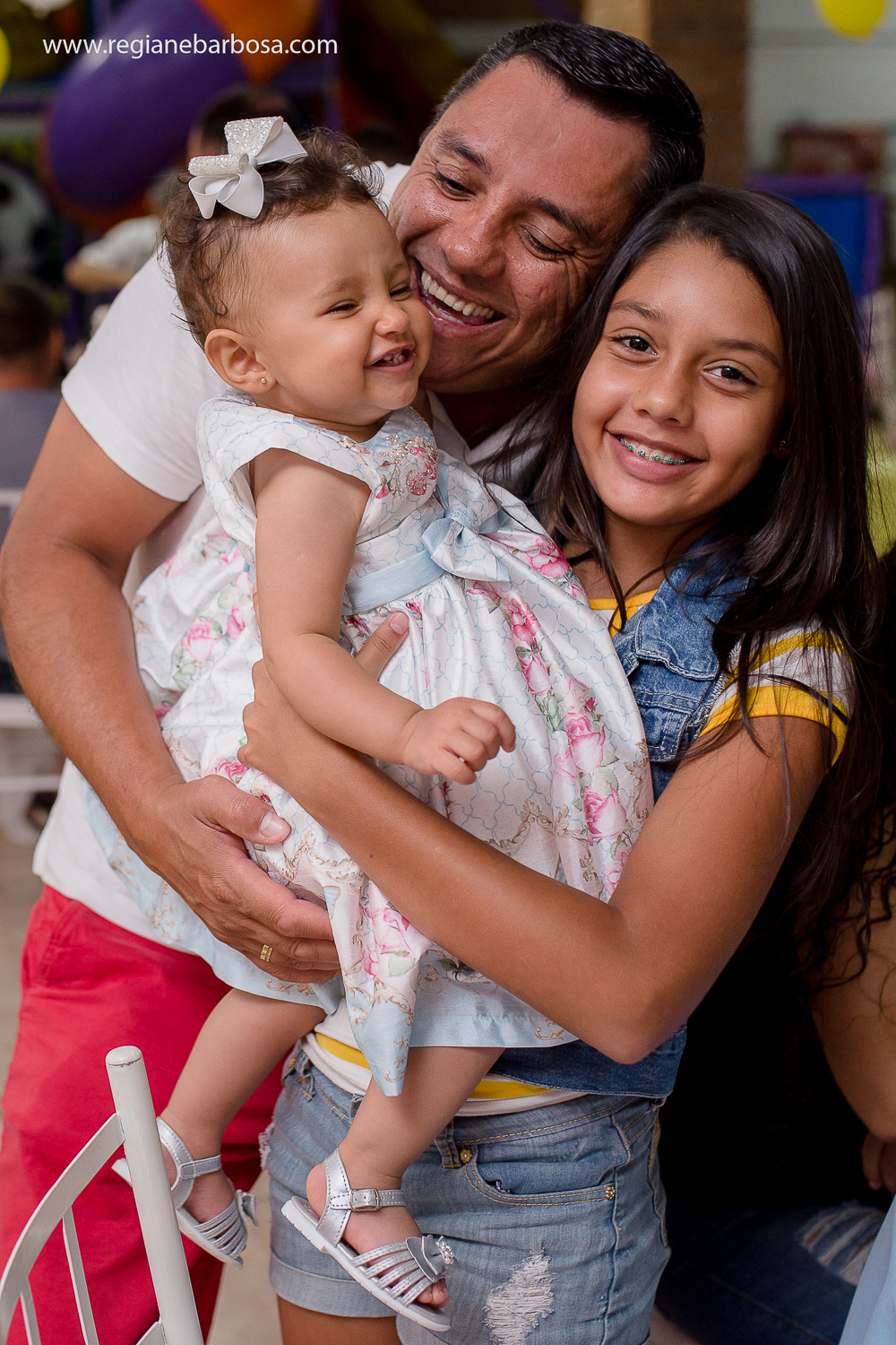 Fotografia infantil Cruzeiro SP Buffet Carinhoso Tema o jardim das borboletas azul rosa amarelo Fotografa Regiane Barbosa espontaneidade e beleza