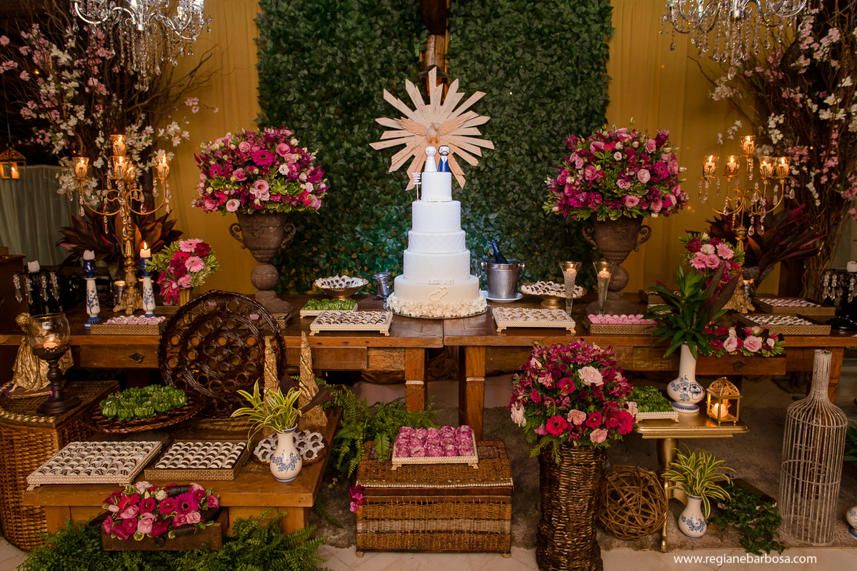 Recepcao recanto VIP guaratingueta Vanessa Buffet decoracao nos rons de rosa flores nobres Regiane Barbosa Fotografia Vale do Paraiba