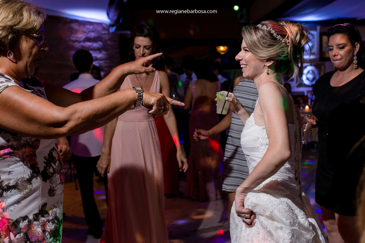 Recepcao recanto VIP guaratingueta Vanessa Buffet decoracao nos rons de rosa flores nobres Regiane Barbosa Fotografia Vale do Paraiba