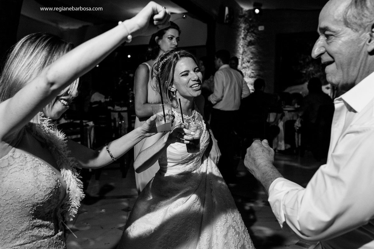 Recepcao recanto VIP guaratingueta Vanessa Buffet decoracao nos rons de rosa flores nobres Regiane Barbosa Fotografia Vale do Paraiba