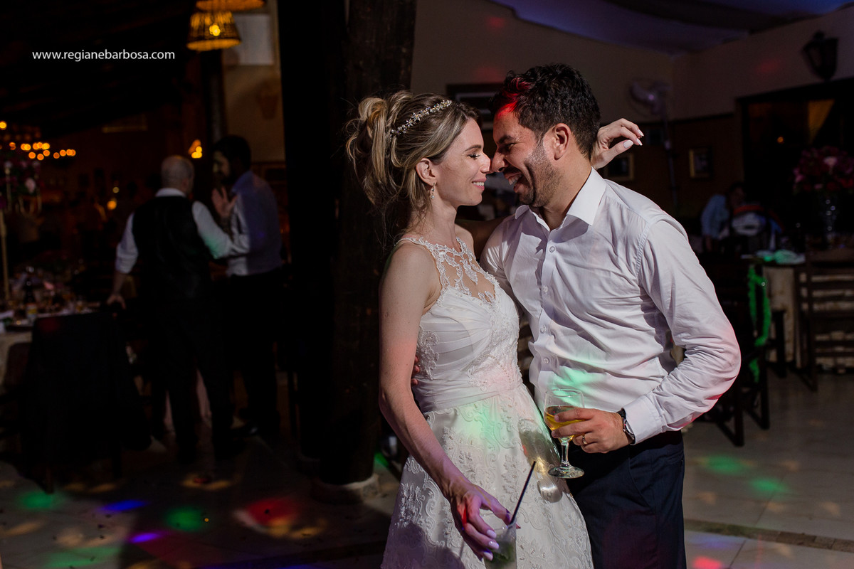 Recepcao recanto VIP guaratingueta Vanessa Buffet decoracao nos rons de rosa flores nobres Regiane Barbosa Fotografia Vale do Paraiba