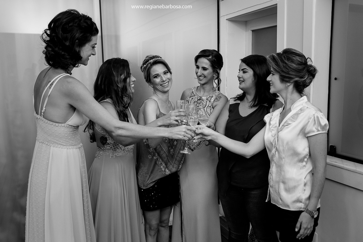 Buque Harumi decoracoes flores nobres Studio Venus Guaratingueta Madrinhas brindando