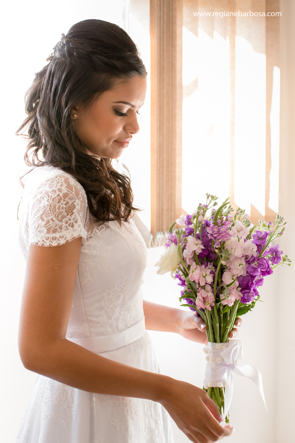 Casamento ao ar livre Cruzeiro SP vestido de noiva renda branca Fotografa Regiane Barbosa Vale do Paraiba