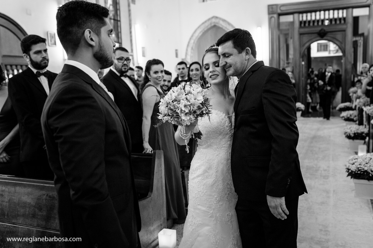 Casamento Igreja Santa Cecilia Cruzeiro SP Festa Hipica Cachoeira Paulista Madrinhas Marsala Danca dos padrinhos Regiane Barbosa Fotografa de Casamentos Vale do Paraiba