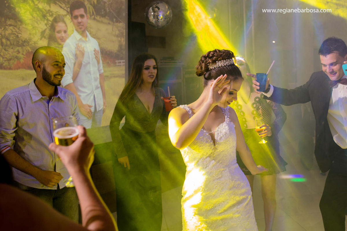 Casamento Igreja Santa Cecilia Cruzeiro SP Festa Hipica Cachoeira Paulista Madrinhas Marsala Danca dos padrinhos Regiane Barbosa Fotografa de Casamentos Vale do Paraiba