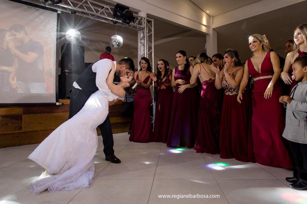 Casamento Igreja Santa Cecilia Cruzeiro SP Festa Hipica Cachoeira Paulista Madrinhas Marsala Danca dos padrinhos Regiane Barbosa Fotografa de Casamentos Vale do Paraiba