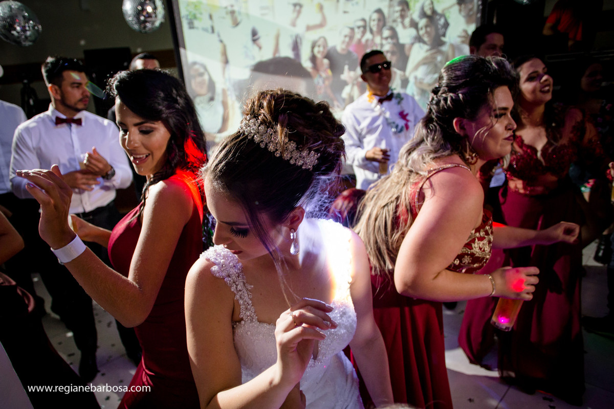 Casamento Igreja Santa Cecilia Cruzeiro SP Festa Hipica Cachoeira Paulista Madrinhas Marsala Danca dos padrinhos Regiane Barbosa Fotografa de Casamentos Vale do Paraiba