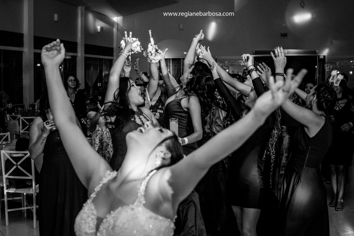 Casamento Igreja Santa Cecilia Cruzeiro SP Festa Hipica Cachoeira Paulista Madrinhas Marsala Danca dos padrinhos Regiane Barbosa Fotografa de Casamentos Vale do Paraiba