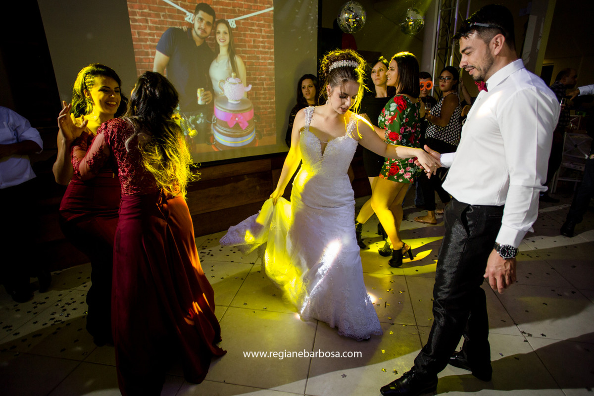 Casamento Igreja Santa Cecilia Cruzeiro SP Festa Hipica Cachoeira Paulista Madrinhas Marsala Danca dos padrinhos Regiane Barbosa Fotografa de Casamentos Vale do Paraiba