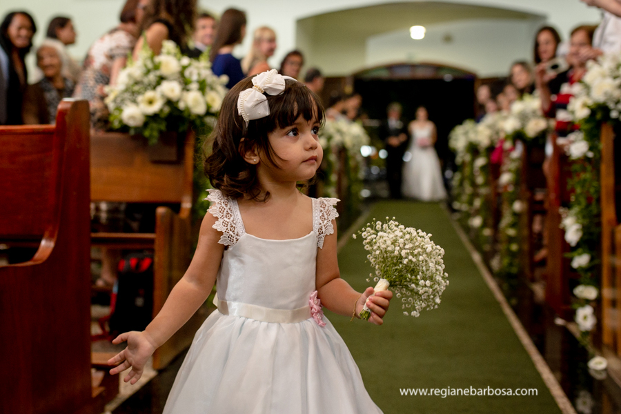 daminha entra antes da noiva