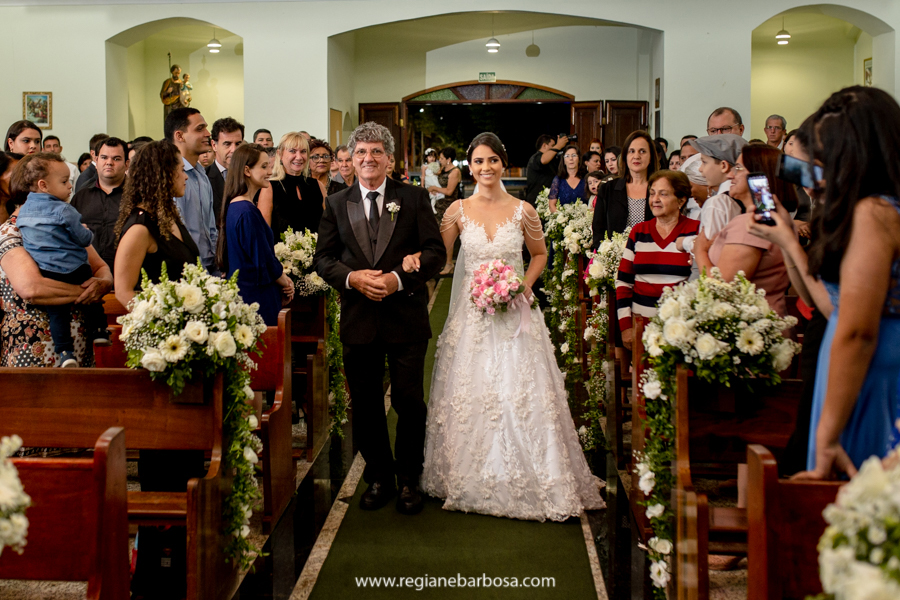 noiva entrando com seu pai Paroquia de sant'Ana