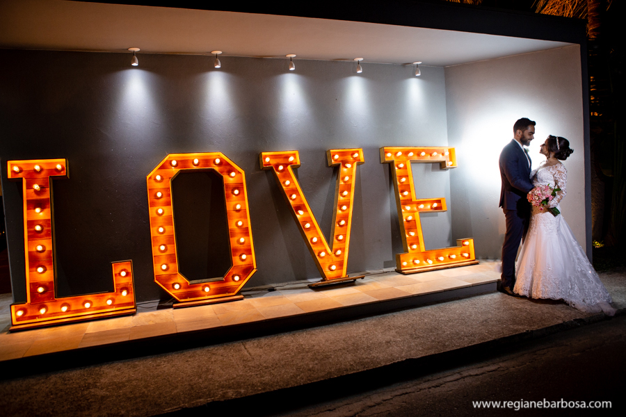 Placa LOVE iluminada espaco garden Cruzeiro SP