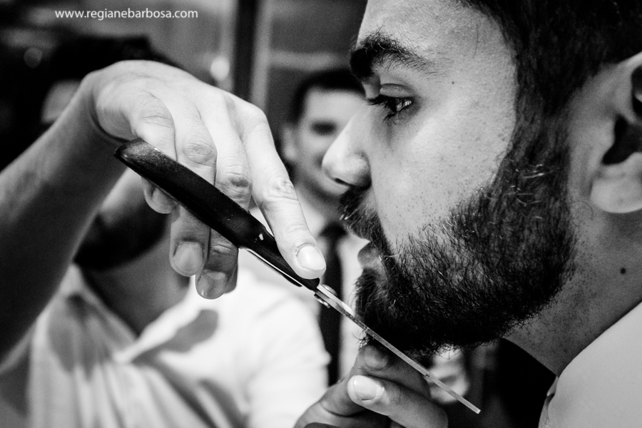 noivo cortou um pedaco da barba