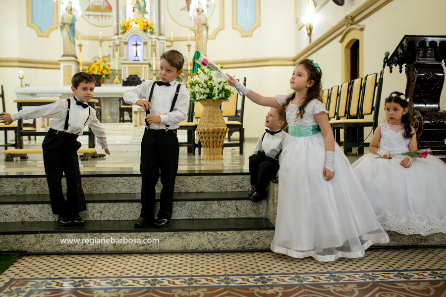 pajens espontaneos na igreja