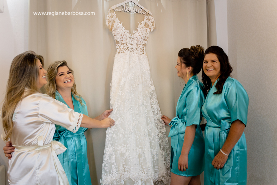 irmas da noiva e mae com hobby azul tifany