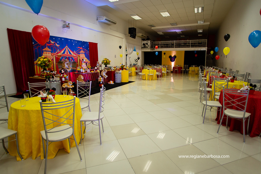 Buffet fabrica de sonhos cruzeiro sp Tema Circo Decoracao Belquis Amarelo Azul e vermelho Mickey 