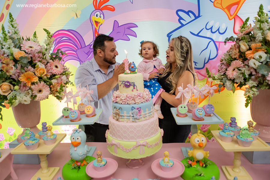 Aniversario Galinha pintadinha rosa fabrica de sonhos guaratingueta guilana festas c3 cupcake Regiane Barbosa Fotografia 1 ano menina