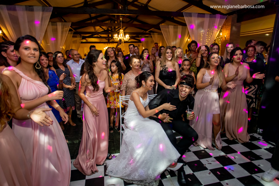 surpresa para os noivos