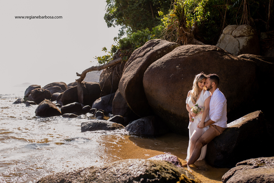 Ensaio pre casamento ubatuba praia do prumirim pedras