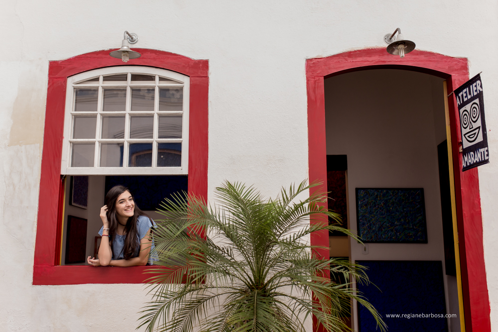 Ensaio em Paraty RJ dia de semana tranquilo pelas ruas do centro historico cores vibrantes e muita espontaneidade.
