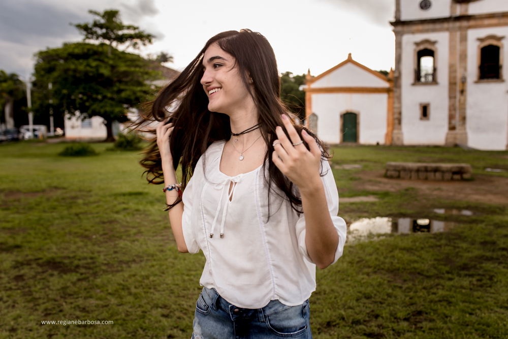 Ensaio em Paraty RJ dia de semana tranquilo pelas ruas do centro historico cores vibrantes e muita espontaneidade.