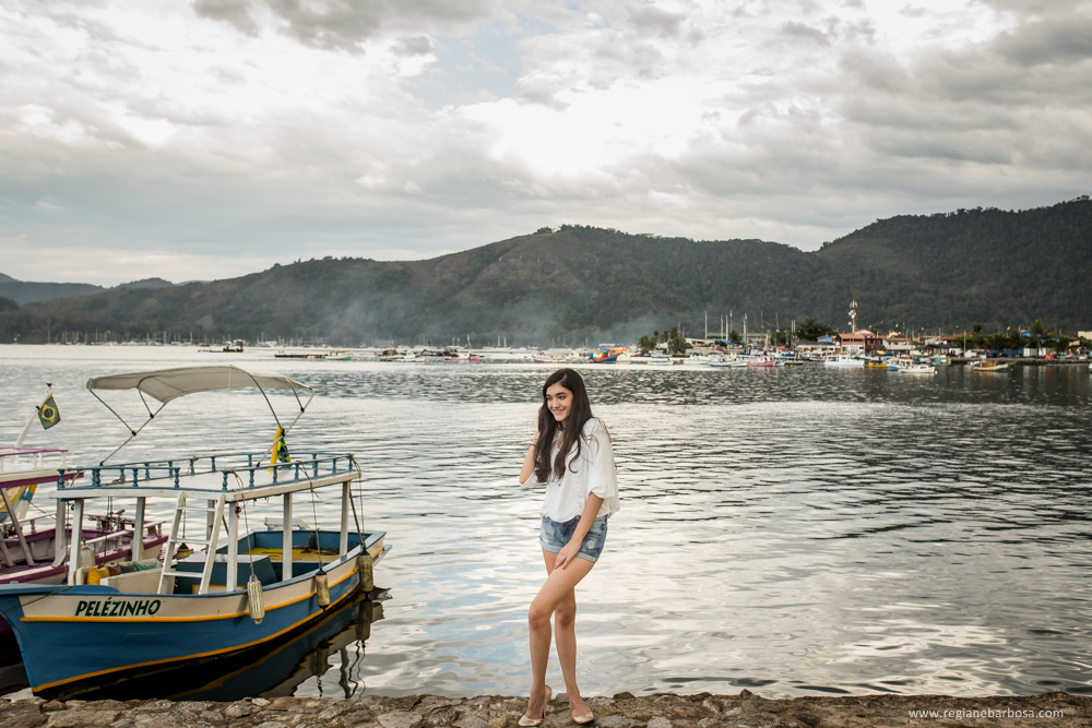 Ensaio em Paraty RJ dia de semana tranquilo pelas ruas do centro historico cores vibrantes e muita espontaneidade.