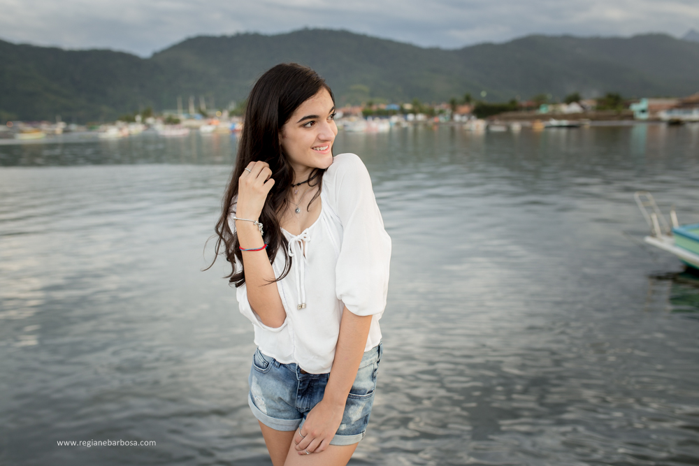 Ensaio em Paraty RJ dia de semana tranquilo pelas ruas do centro historico cores vibrantes e muita espontaneidade.