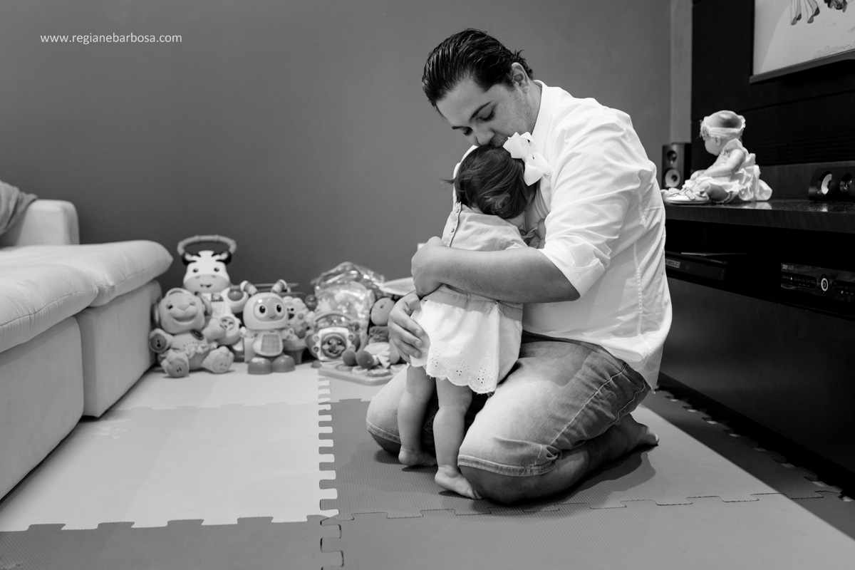 Fotografia de Familia, no conforto de sua casa, Maria Luisa prestes a completar 1 ano