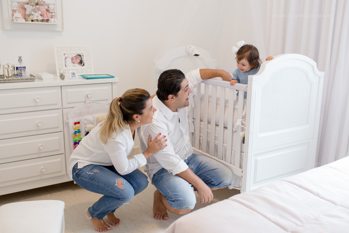 Fotografia de Familia, no conforto de sua casa, Maria Luisa prestes a completar 1 ano