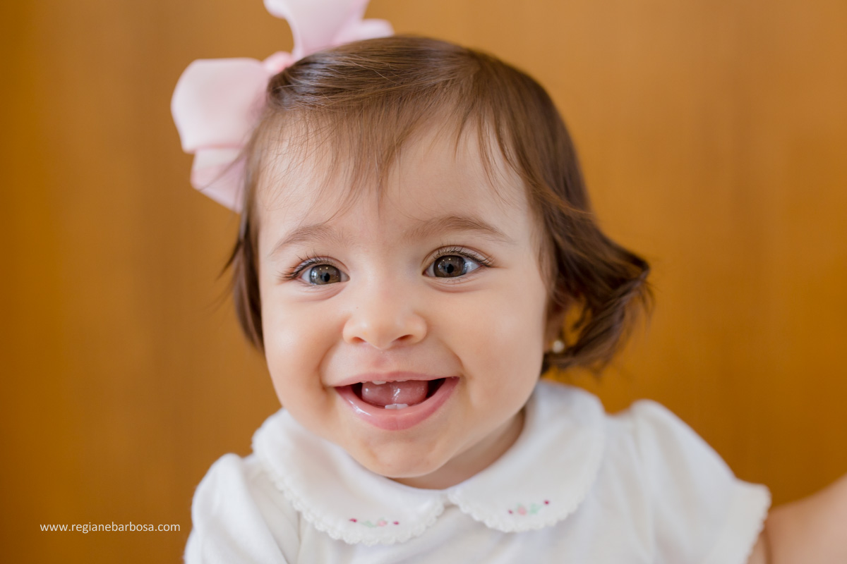 Fotografia de Familia, no conforto de sua casa, Maria Luisa prestes a completar 1 ano