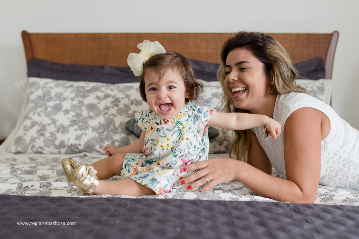 Fotografia de Familia, no conforto de sua casa, Maria Luisa prestes a completar 1 ano