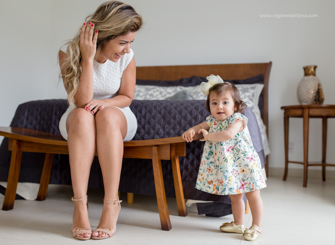 Fotografia de Familia, no conforto de sua casa, Maria Luisa prestes a completar 1 ano