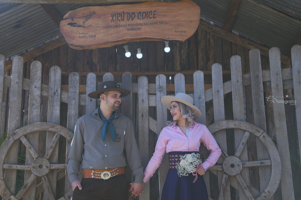 acampamento farroupilha - gauchos - casal - érick e paula