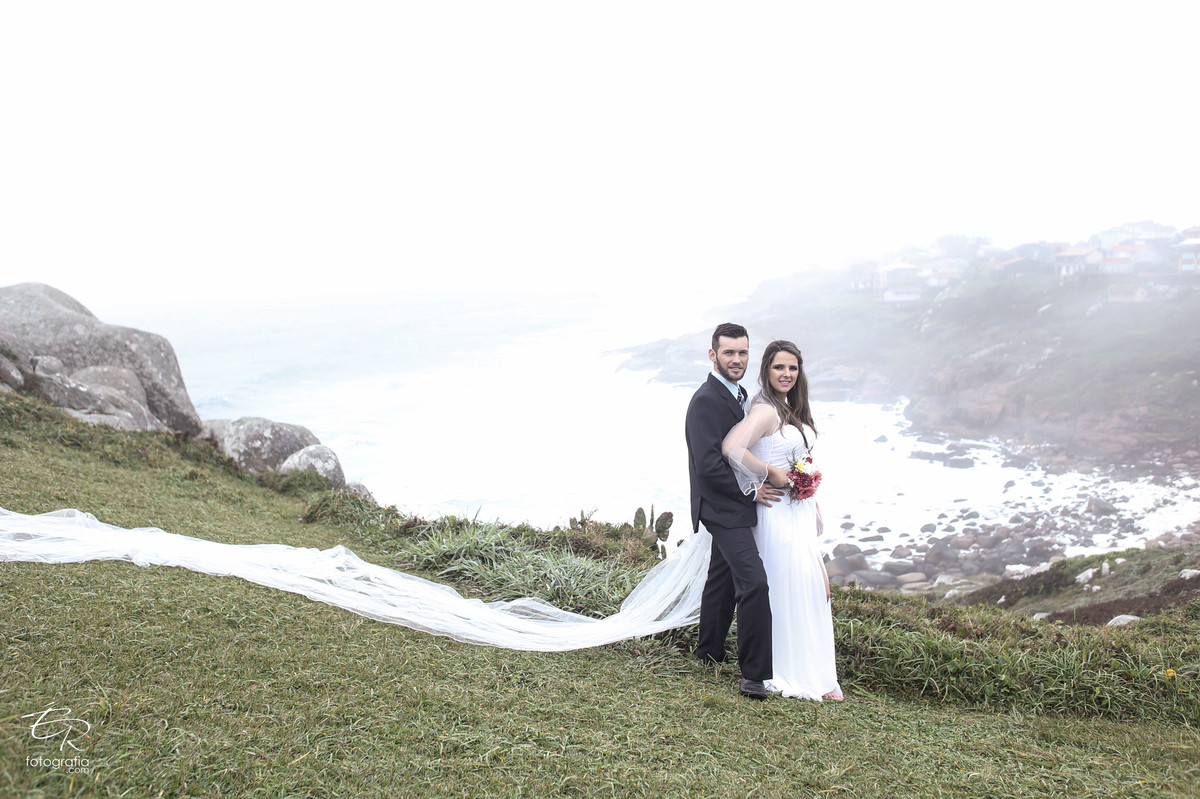 Praia - Santa Catarina - Trash the dress - Vinicius e Greice