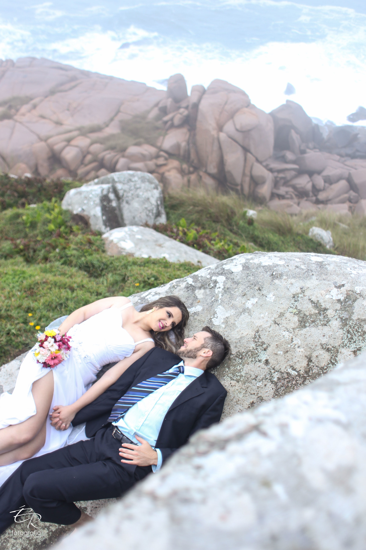 Praia - Santa Catarina - Trash the dress - Vinicius e Greice